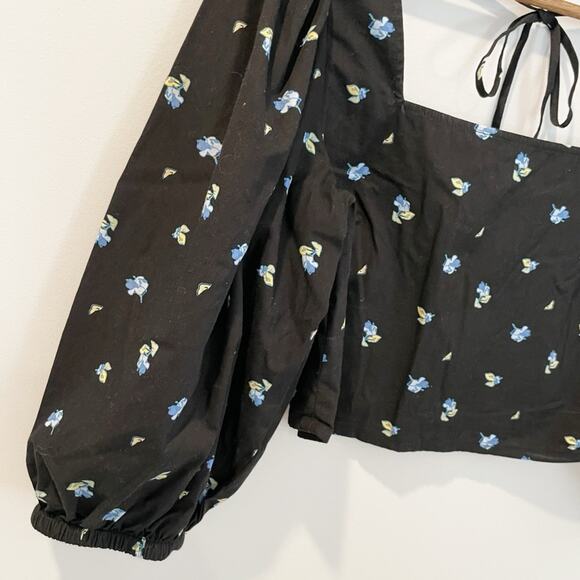 💗 3/$10 💗 H&M Floral Crop Top Black Blue Size 8 EUC - Picture 3 of 14